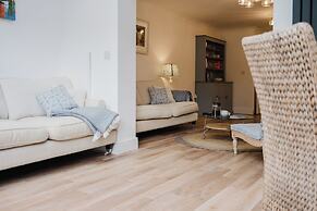 Stylish Retreat with Garden in Tetbury
