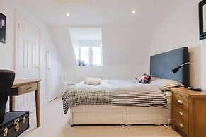 Stylish Retreat with Garden in Tetbury