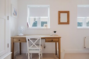 Stylish Retreat with Garden in Tetbury