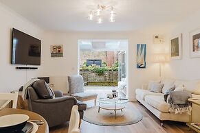 Stylish Retreat with Garden in Tetbury