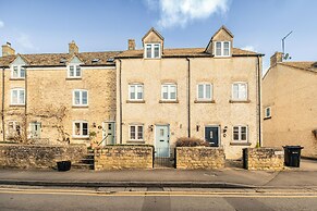 Stylish Retreat with Garden in Tetbury