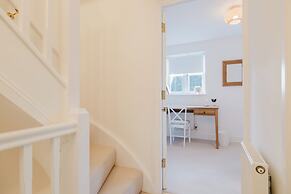 Stylish Retreat with Garden in Tetbury