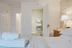 Stylish Retreat with Garden in Tetbury