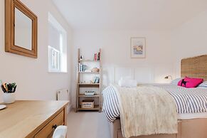 Stylish Retreat with Garden in Tetbury