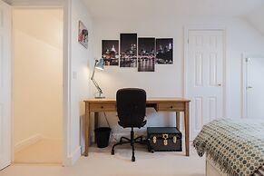 Stylish Retreat with Garden in Tetbury