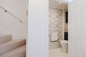 Stylish Retreat with Garden in Tetbury