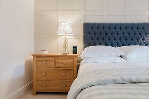Stylish Retreat with Garden in Tetbury