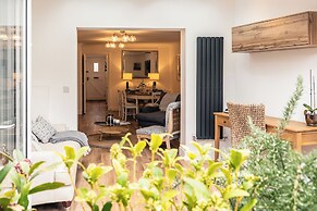 Stylish Retreat with Garden in Tetbury