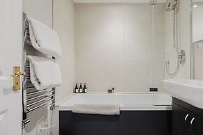 Stylish Retreat with Garden in Tetbury