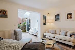 Stylish Retreat with Garden in Tetbury