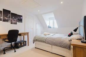 Stylish Retreat with Garden in Tetbury