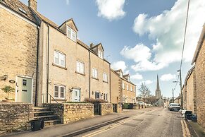 Stylish Retreat with Garden in Tetbury