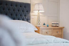 Stylish Retreat with Garden in Tetbury