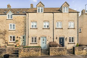 Stylish Retreat with Garden in Tetbury