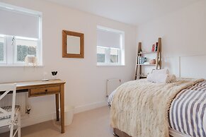 Stylish Retreat with Garden in Tetbury