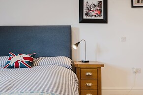 Stylish Retreat with Garden in Tetbury