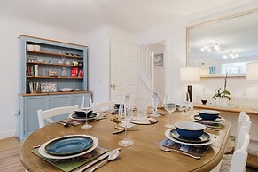 Stylish Retreat with Garden in Tetbury