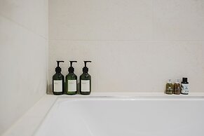 Stylish Retreat with Garden in Tetbury