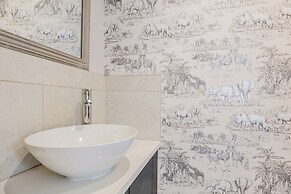 Stylish Retreat with Garden in Tetbury