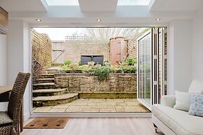 Stylish Retreat with Garden in Tetbury