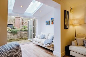 Stylish Retreat with Garden in Tetbury