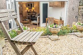 Stylish Retreat with Garden in Tetbury