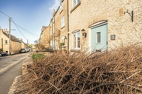 Stylish Retreat with Garden in Tetbury