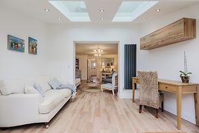 Stylish Retreat with Garden in Tetbury