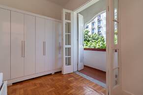 Sophisticated Just a few Steps From the Lagoon Sb301