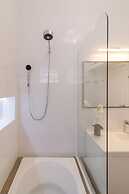 Sophisticated Just a few Steps From the Lagoon Sb301