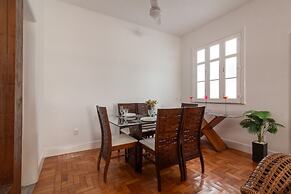 Sophisticated Just a few Steps From the Lagoon Sb301