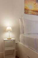 Sophisticated Just a few Steps From the Lagoon Sb301