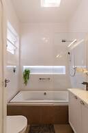 Sophisticated Just a few Steps From the Lagoon Sb301