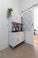 Sophisticated Just a few Steps From the Lagoon Sb301