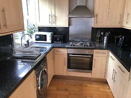 Apartmentsleeps6-balcony-freep-whiterabbitretreat