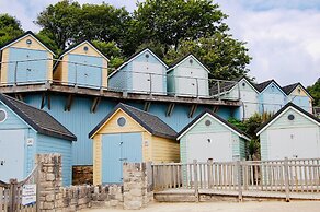 Apartmentsleeps6-balcony-freep-whiterabbitretreat