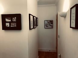 Apartmentsleeps6-balcony-freep-whiterabbitretreat