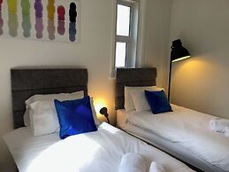 Apartmentsleeps6-balcony-freep-whiterabbitretreat