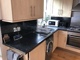 Apartmentsleeps6-balcony-freep-whiterabbitretreat