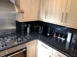 Apartmentsleeps6-balcony-freep-whiterabbitretreat