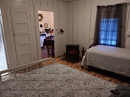 Van Zandt's Redwood View Resort