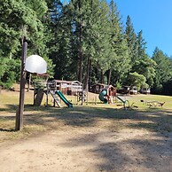 Van Zandt's Redwood View Resort