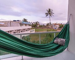 FLATS MAR'BELLA COM VARANDA, 100M PRAIA, PETFRIENDLY E ESTACIONAMENTO