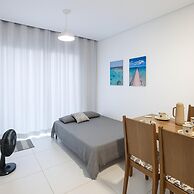 FLATS MAR'BELLA COM VARANDA, 100M PRAIA, PETFRIENDLY E ESTACIONAMENTO