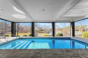 Luxury Lakefront Stay Private Dock, Indoor/outdoor Pool The Retreat