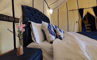 Savanna Dunes Luxury Camp