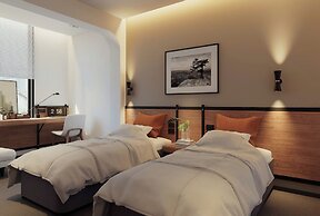 Metrolux City Contemporary Hotel