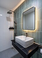 Metrolux City Contemporary Hotel