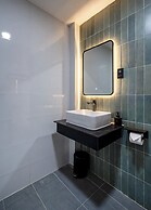 Metrolux City Contemporary Hotel