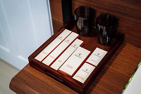 Metrolux City Contemporary Hotel